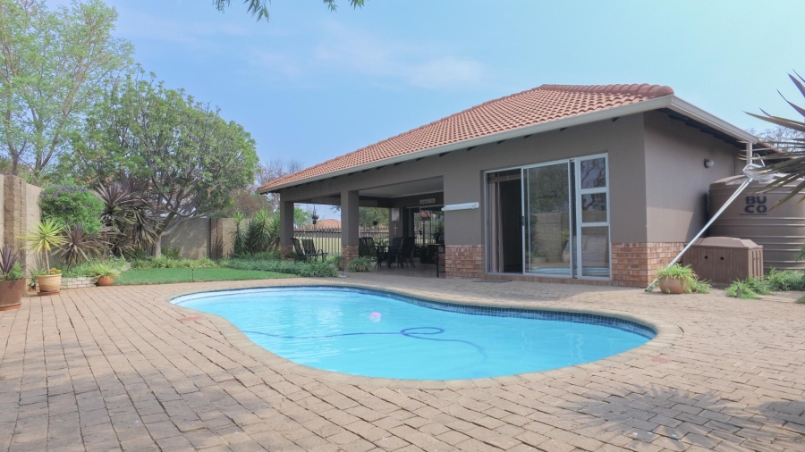 3 Bedroom Property for Sale in Hexrivier Lifestyle Estate North West